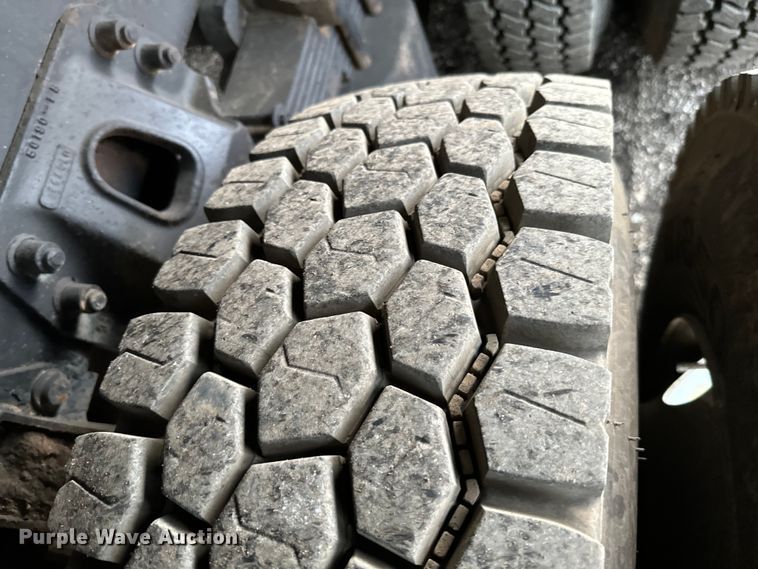 image for item EG1322 1998 International  Paystar 5000 pressure digger truck