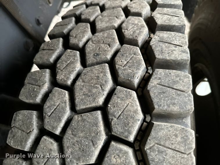 image for item EG1322 1998 International  Paystar 5000 pressure digger truck