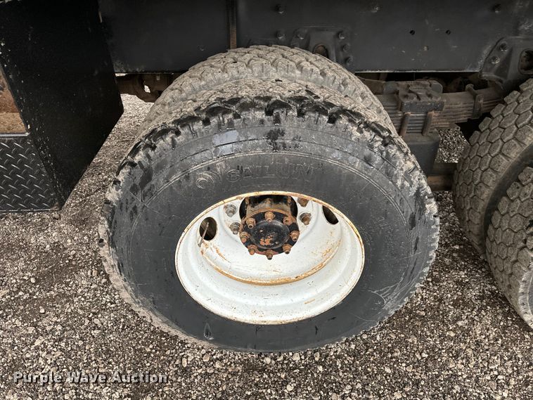 image for item EG1322 1998 International  Paystar 5000 pressure digger truck