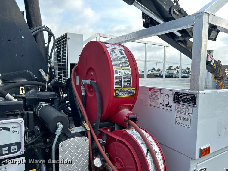 image for item EG1330 2007 Ford F650 Super Duty utility / service truck