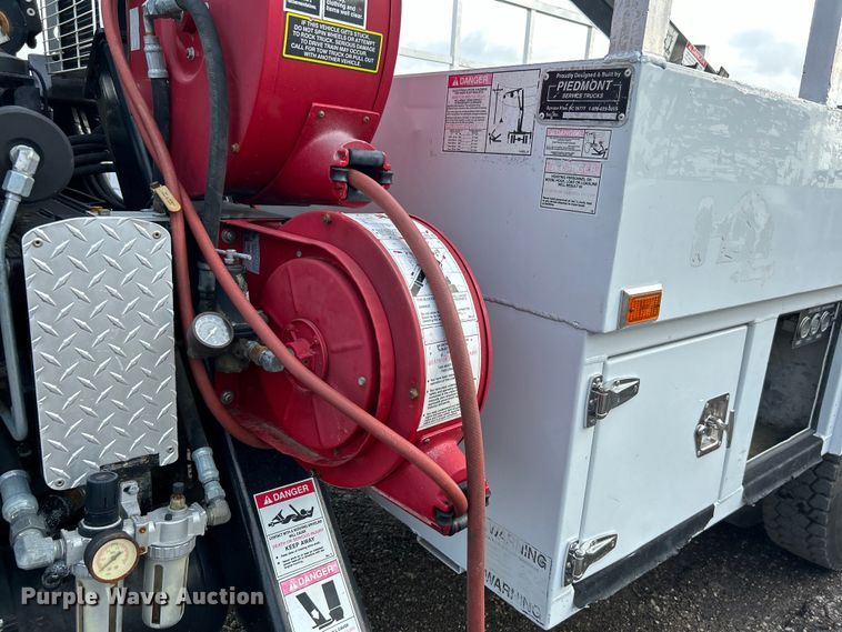 image for item EG1330 2007 Ford F650 Super Duty utility / service truck