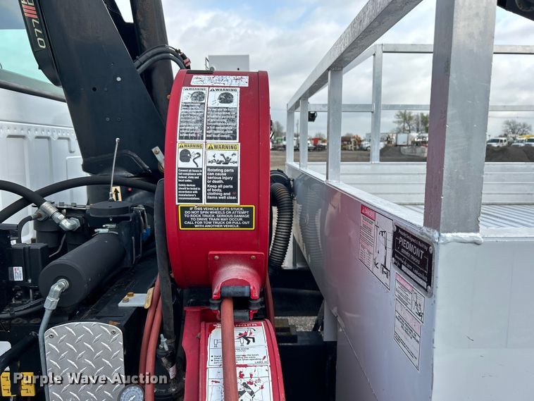 image for item EG1330 2007 Ford F650 Super Duty utility / service truck