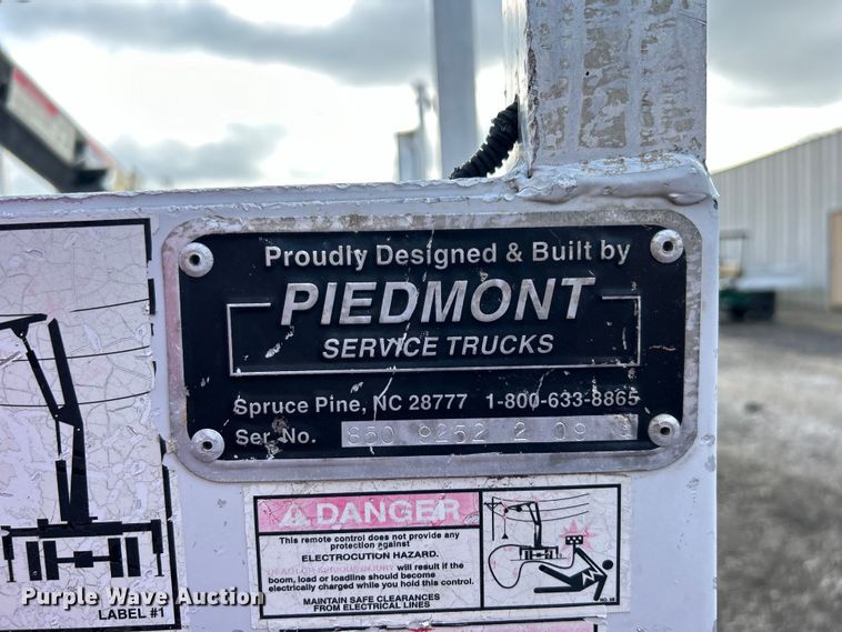 image for item EG1330 2007 Ford F650 Super Duty utility / service truck