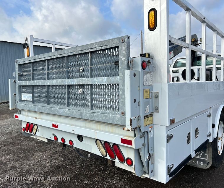 image for item EG1330 2007 Ford F650 Super Duty utility / service truck