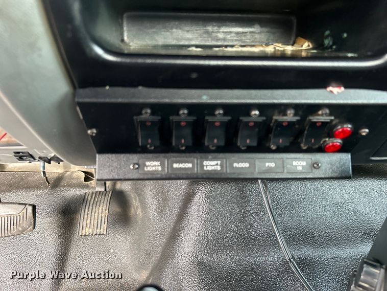 image for item EG1330 2007 Ford F650 Super Duty utility / service truck