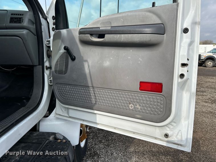 image for item EG1330 2007 Ford F650 Super Duty utility / service truck