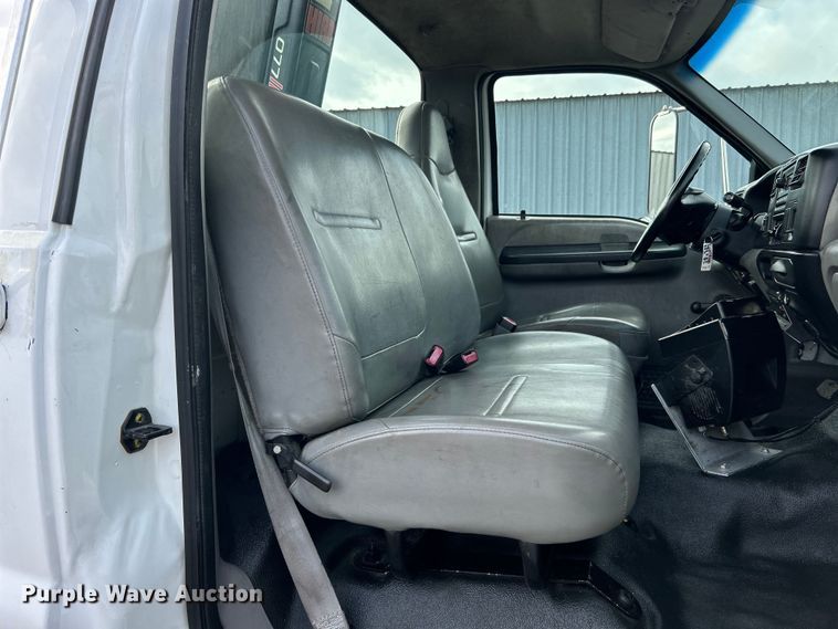 image for item EG1330 2007 Ford F650 Super Duty utility / service truck