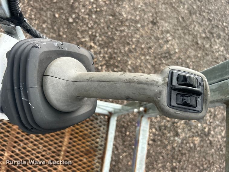 image for item EG1339 2012 International  4300M7 SBA  bucket truck