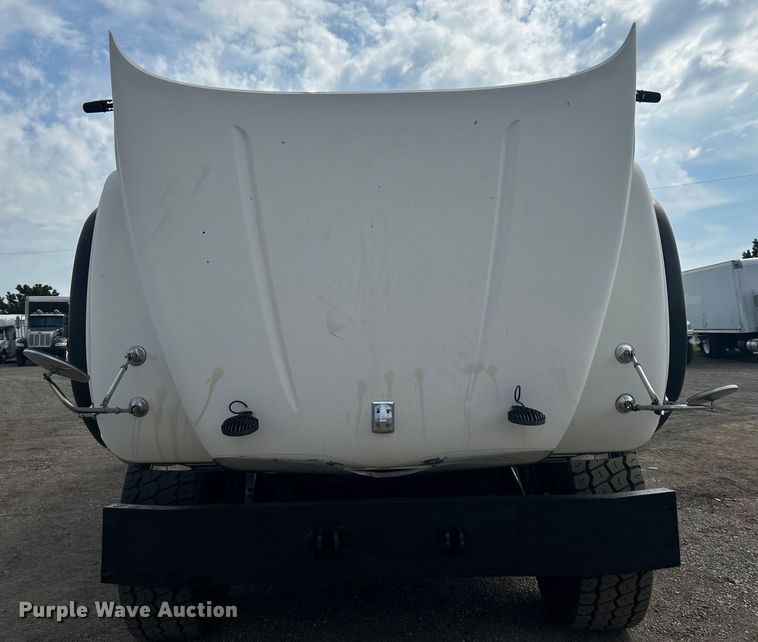 image for item EG1358 2005 Mack CV713 dump truck