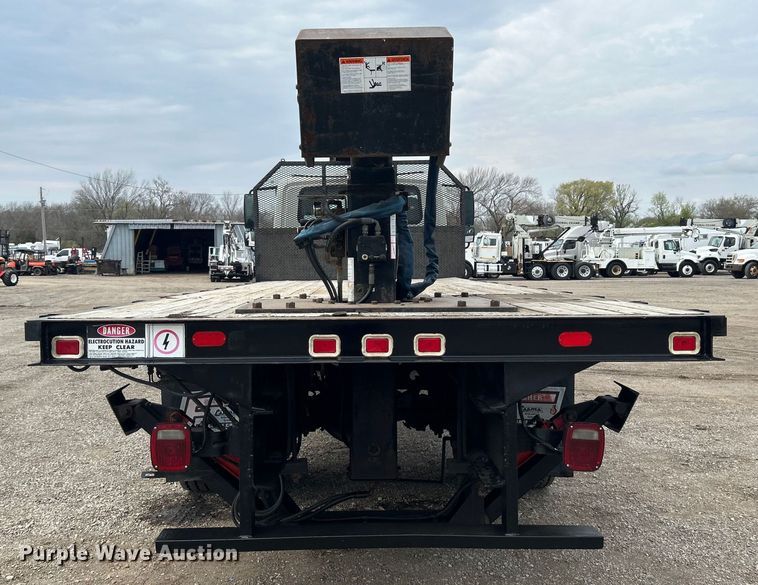 image for item EG1361 2002 International  4300 SBA shingle conveyor truck