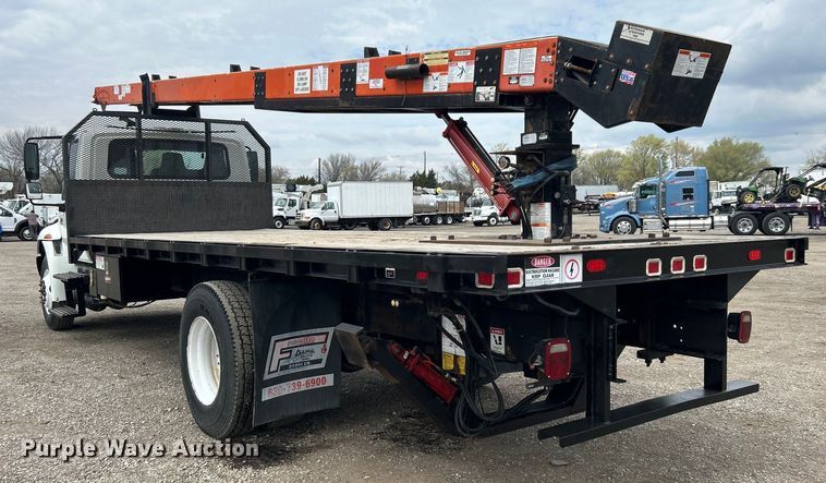 image for item EG1361 2002 International  4300 SBA shingle conveyor truck