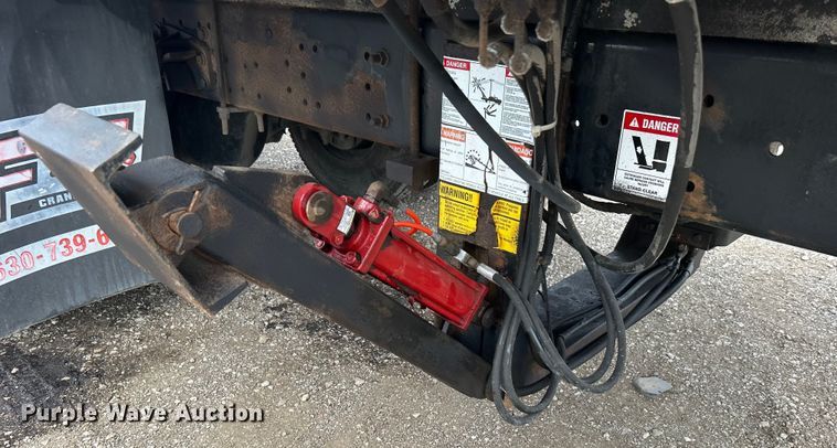 image for item EG1361 2002 International  4300 SBA shingle conveyor truck