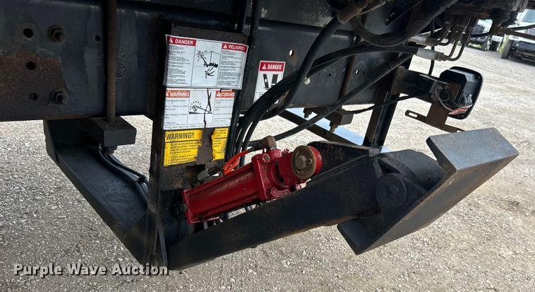 image for item EG1361 2002 International  4300 SBA shingle conveyor truck