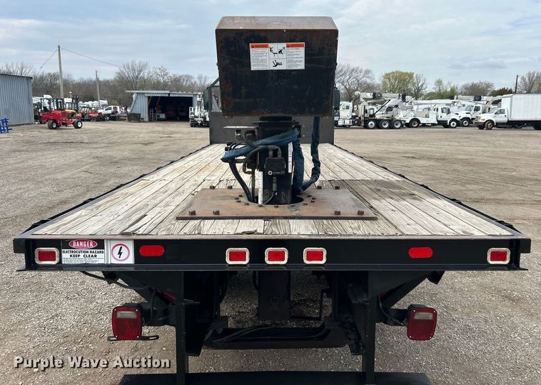 image for item EG1361 2002 International  4300 SBA shingle conveyor truck