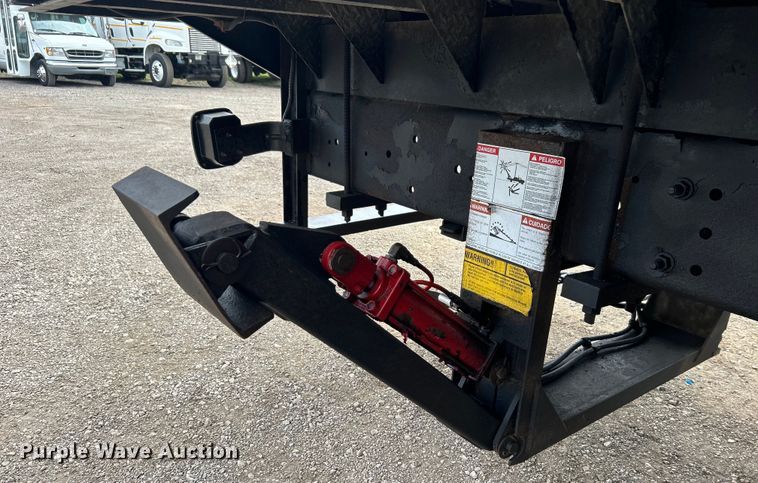 image for item EG1361 2002 International  4300 SBA shingle conveyor truck