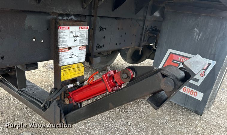 image for item EG1361 2002 International  4300 SBA shingle conveyor truck