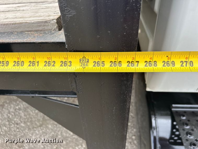 image for item EG1361 2002 International  4300 SBA shingle conveyor truck