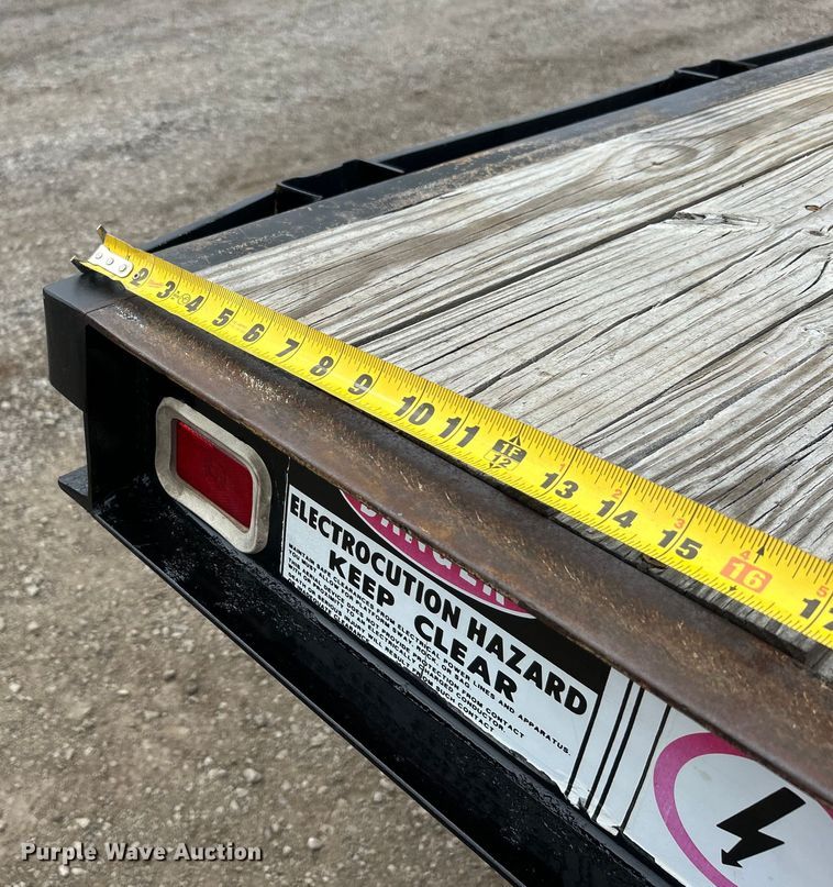 image for item EG1361 2002 International  4300 SBA shingle conveyor truck