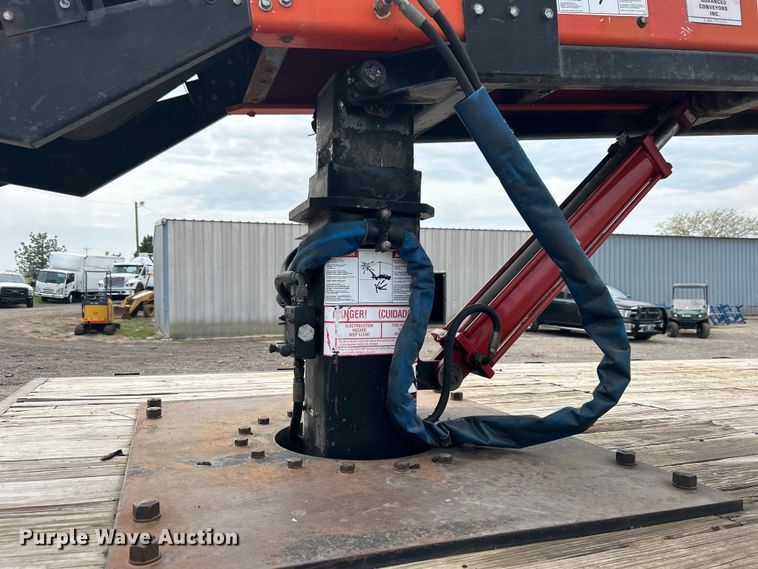 image for item EG1361 2002 International  4300 SBA shingle conveyor truck