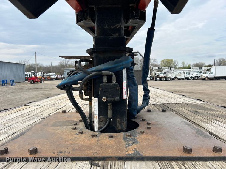 image for item EG1361 2002 International  4300 SBA shingle conveyor truck