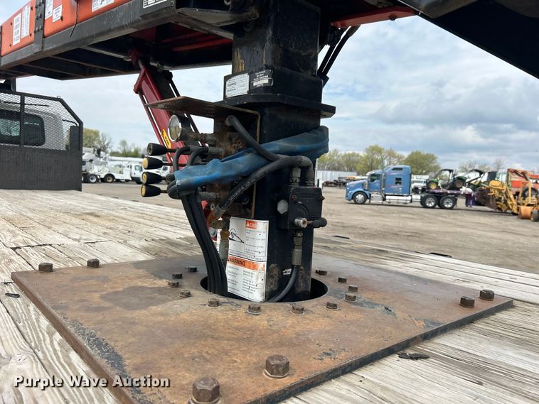 image for item EG1361 2002 International  4300 SBA shingle conveyor truck