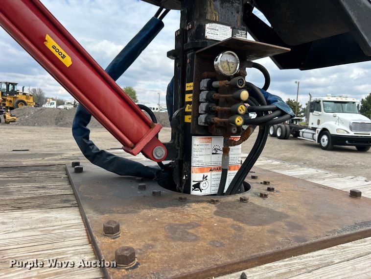 image for item EG1361 2002 International  4300 SBA shingle conveyor truck