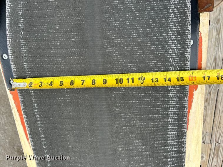 image for item EG1361 2002 International  4300 SBA shingle conveyor truck