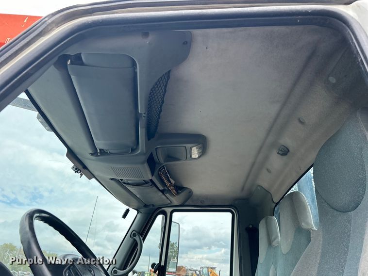 image for item EG1361 2002 International  4300 SBA shingle conveyor truck