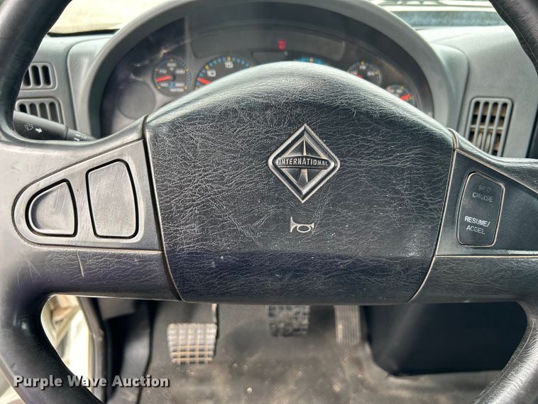 image for item EG1361 2002 International  4300 SBA shingle conveyor truck