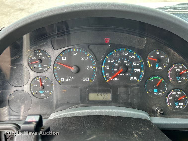 image for item EG1361 2002 International  4300 SBA shingle conveyor truck