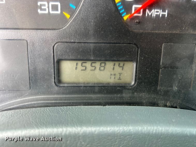 image for item EG1361 2002 International  4300 SBA shingle conveyor truck