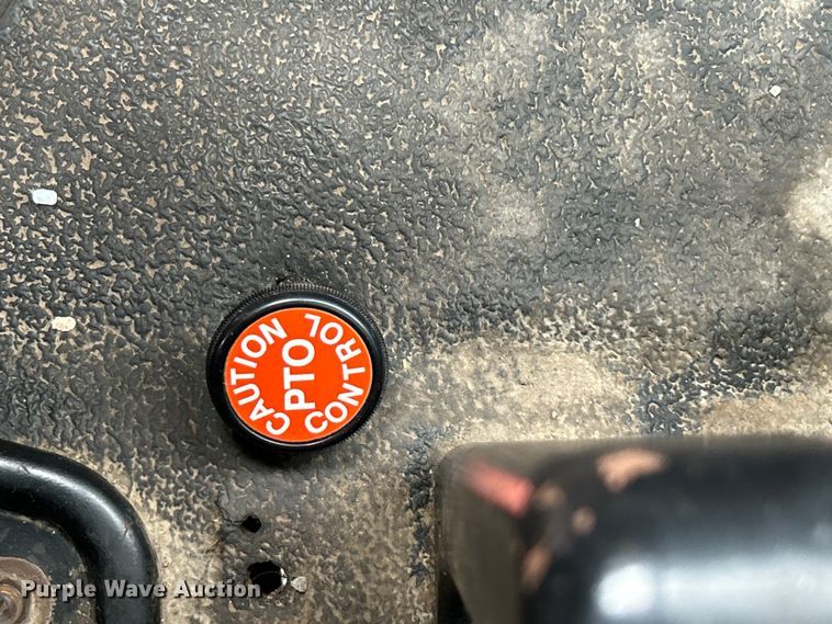 image for item EG1361 2002 International  4300 SBA shingle conveyor truck