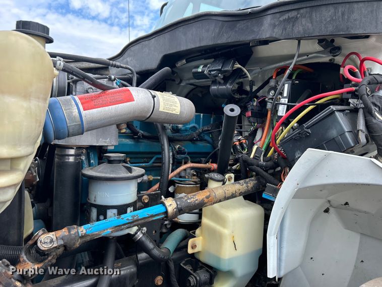 image for item EG1361 2002 International  4300 SBA shingle conveyor truck