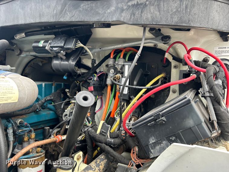 image for item EG1361 2002 International  4300 SBA shingle conveyor truck