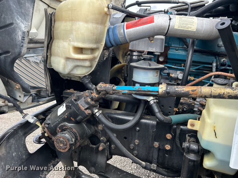 image for item EG1361 2002 International  4300 SBA shingle conveyor truck