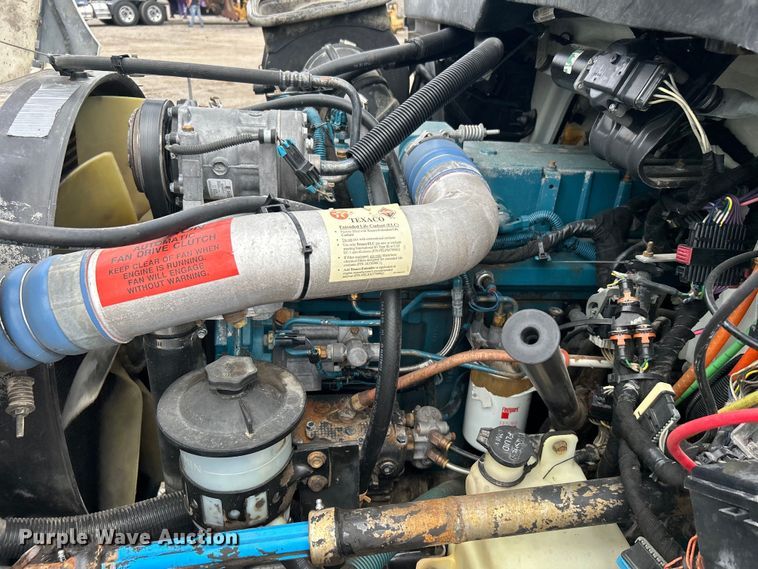 image for item EG1361 2002 International  4300 SBA shingle conveyor truck