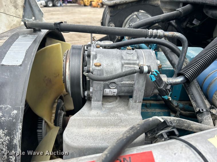 image for item EG1361 2002 International  4300 SBA shingle conveyor truck