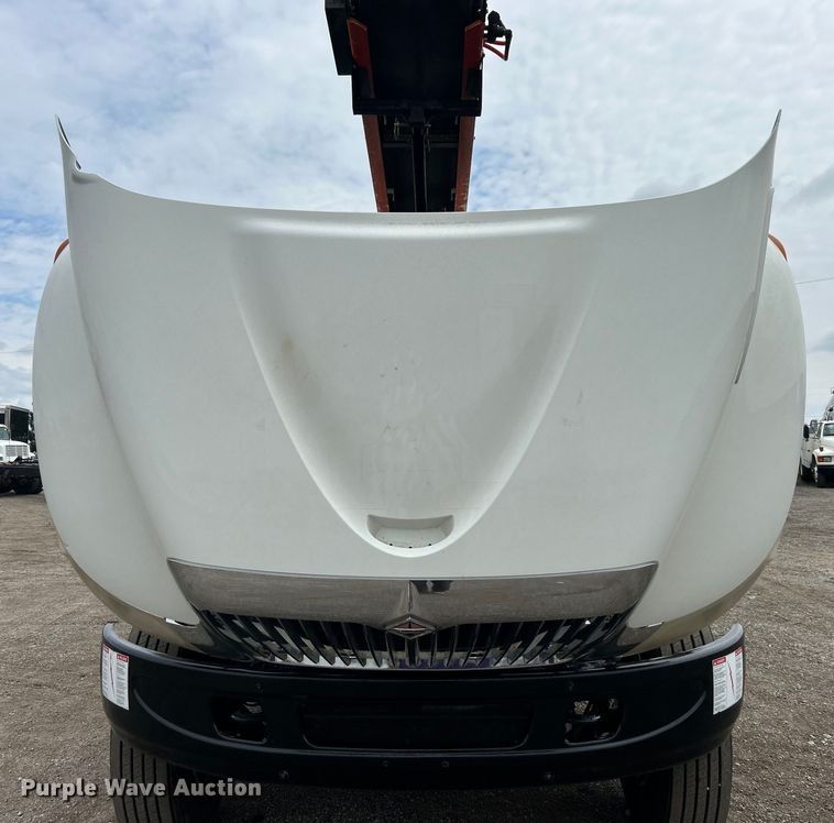 image for item EG1361 2002 International  4300 SBA shingle conveyor truck