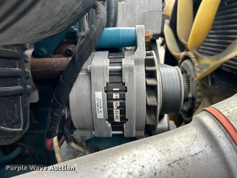 image for item EG1361 2002 International  4300 SBA shingle conveyor truck