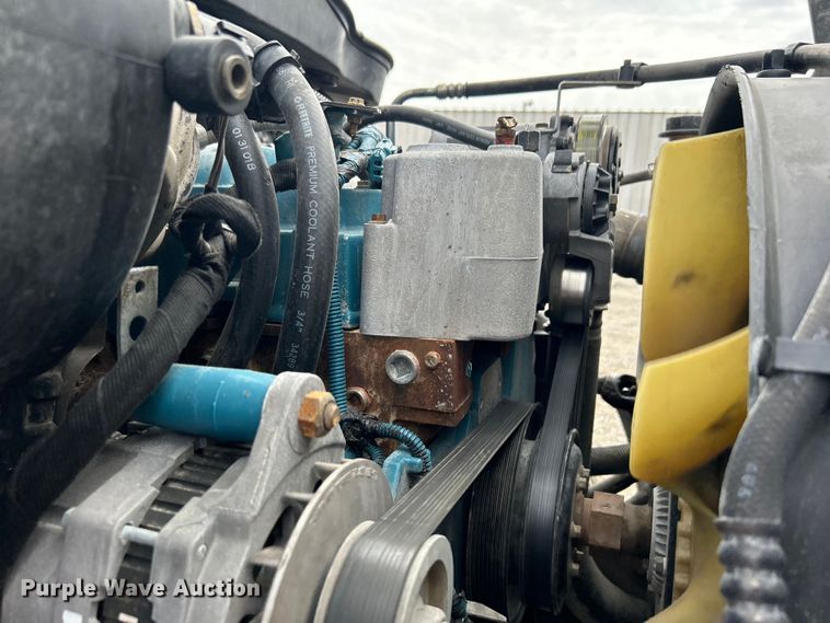 image for item EG1361 2002 International  4300 SBA shingle conveyor truck