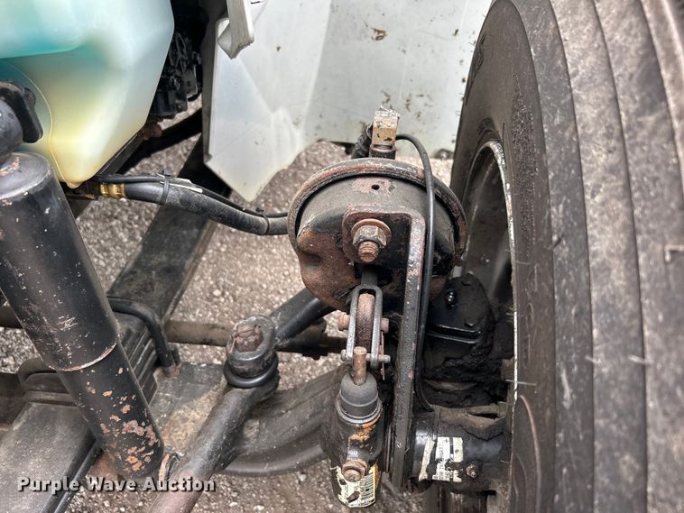 image for item EG1361 2002 International  4300 SBA shingle conveyor truck