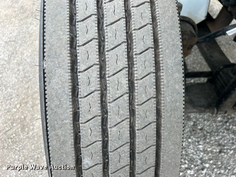 image for item EG1361 2002 International  4300 SBA shingle conveyor truck