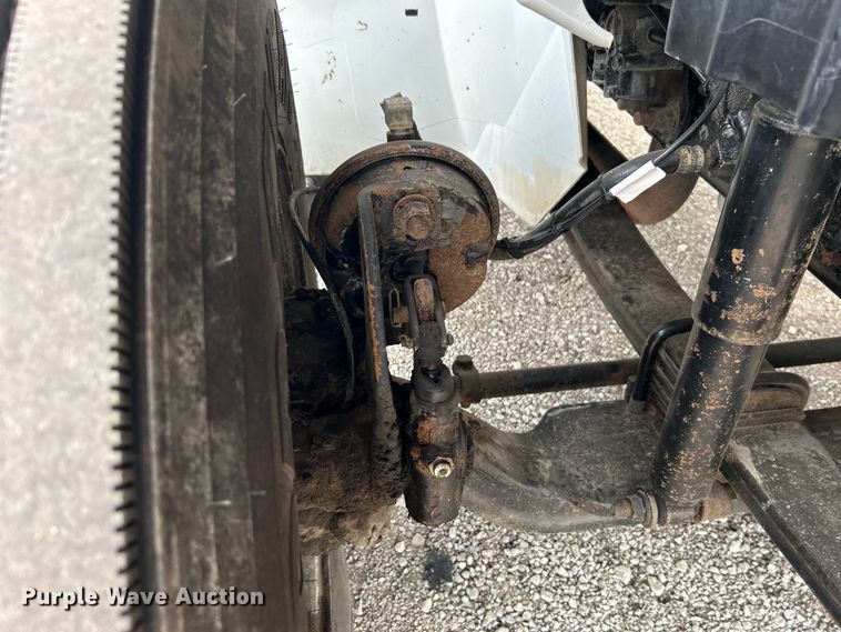 image for item EG1361 2002 International  4300 SBA shingle conveyor truck