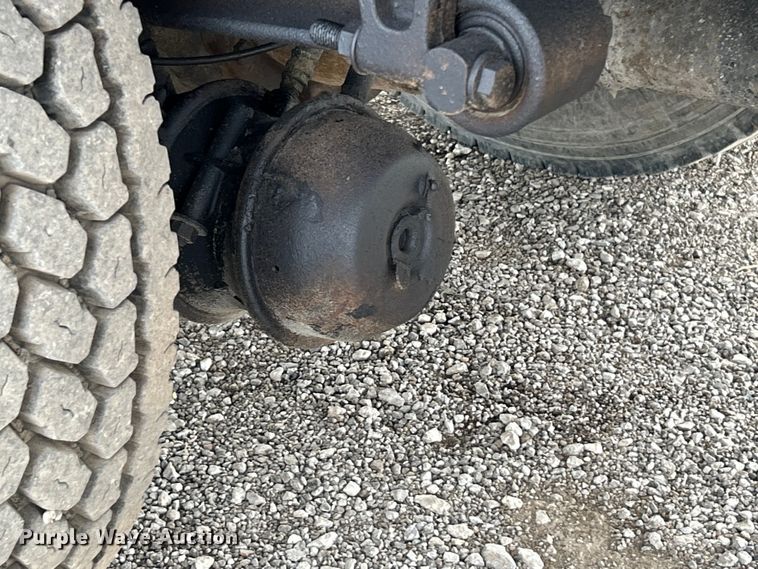 image for item EG1361 2002 International  4300 SBA shingle conveyor truck