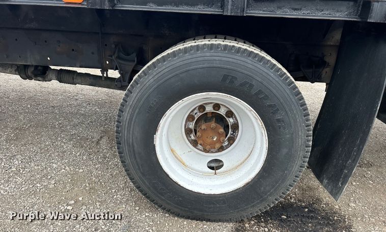 image for item EG1361 2002 International  4300 SBA shingle conveyor truck