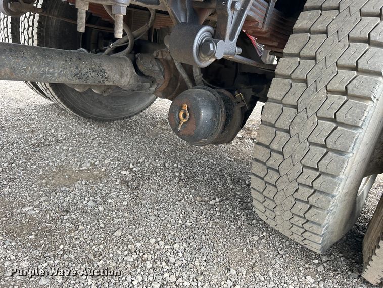 image for item EG1361 2002 International  4300 SBA shingle conveyor truck