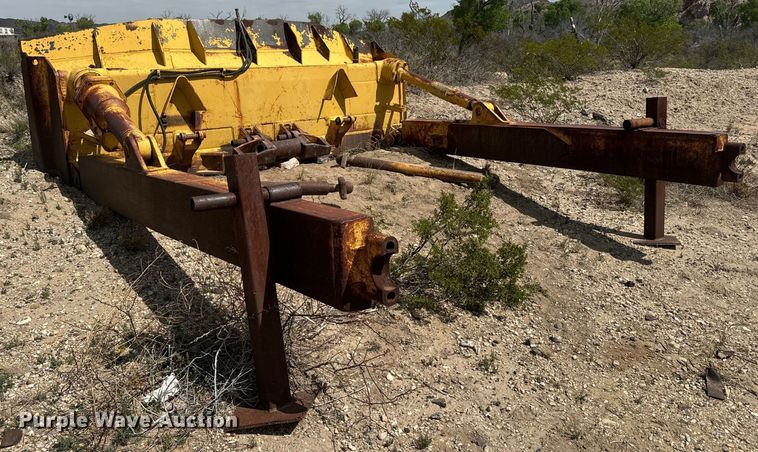 image for item EH3852 1971 Caterpillar  D8H dozer