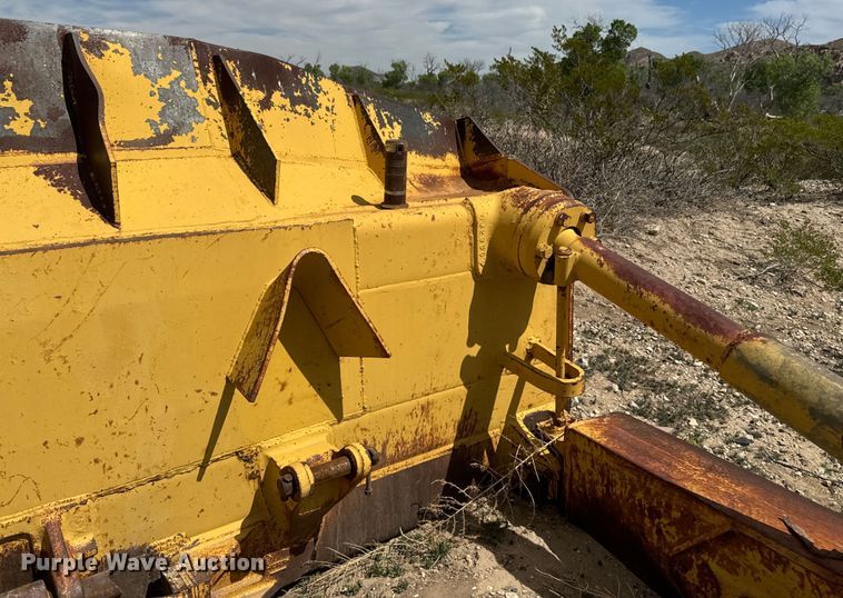 image for item EH3852 1971 Caterpillar  D8H dozer