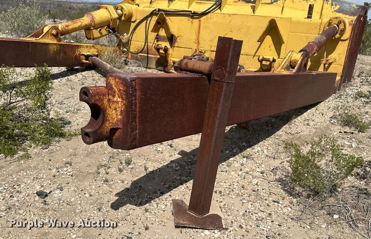 image for item EH3852 1971 Caterpillar  D8H dozer