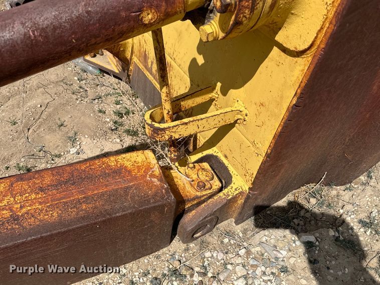 image for item EH3852 1971 Caterpillar  D8H dozer